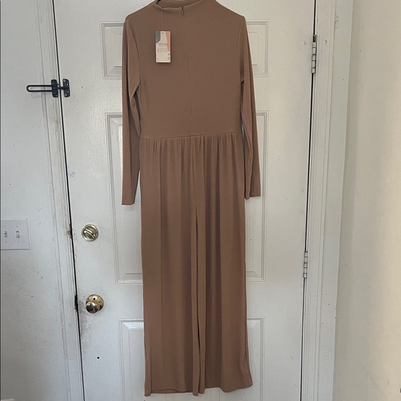 Elegant Tan Long Sleeve Dress - Picture 1 of 5